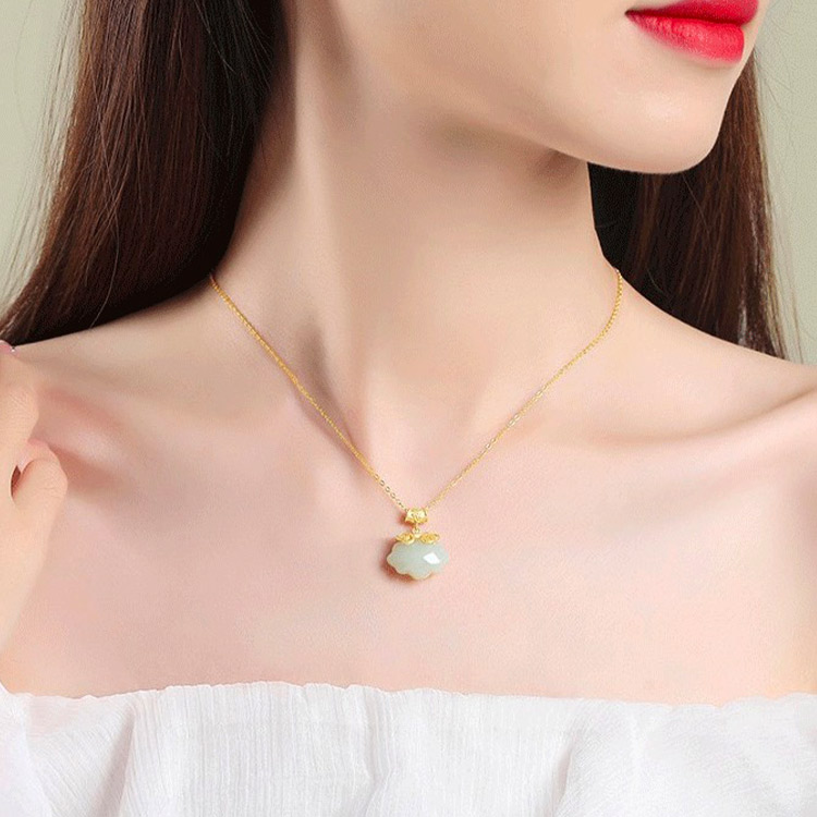 Jade Koi Gold Necklace - Membawa Keberuntungan, Kekayaan dan Kesehatan
